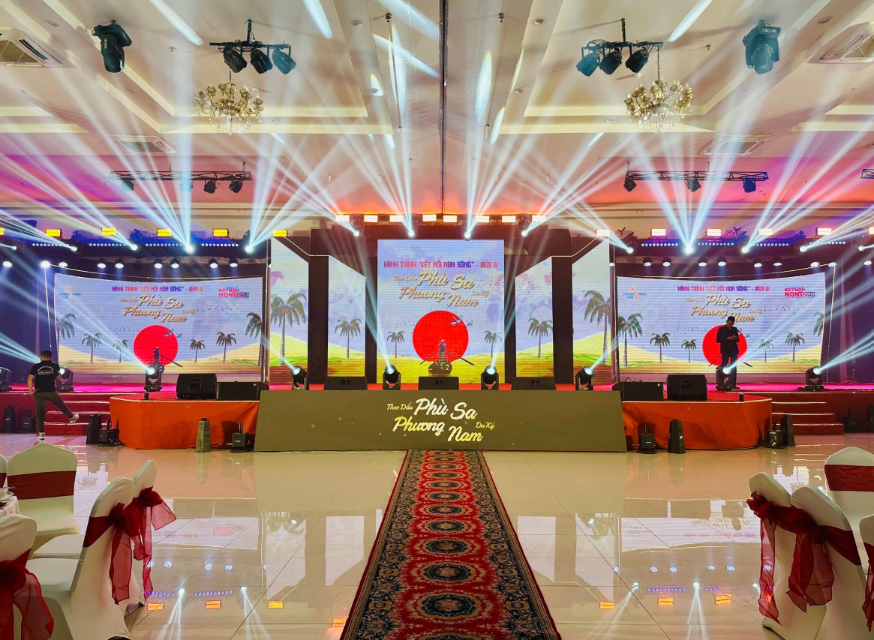 Đèn sân khấu VietStage – giải pháp ánh sáng chuyên nghiệp cho sự kiện, sân khấu và biểu diễn nghệ thuật 2 Den San Khau Vietstage 2